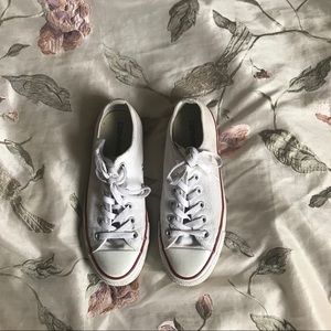 Classic low top Chuck Taylors! 🍭